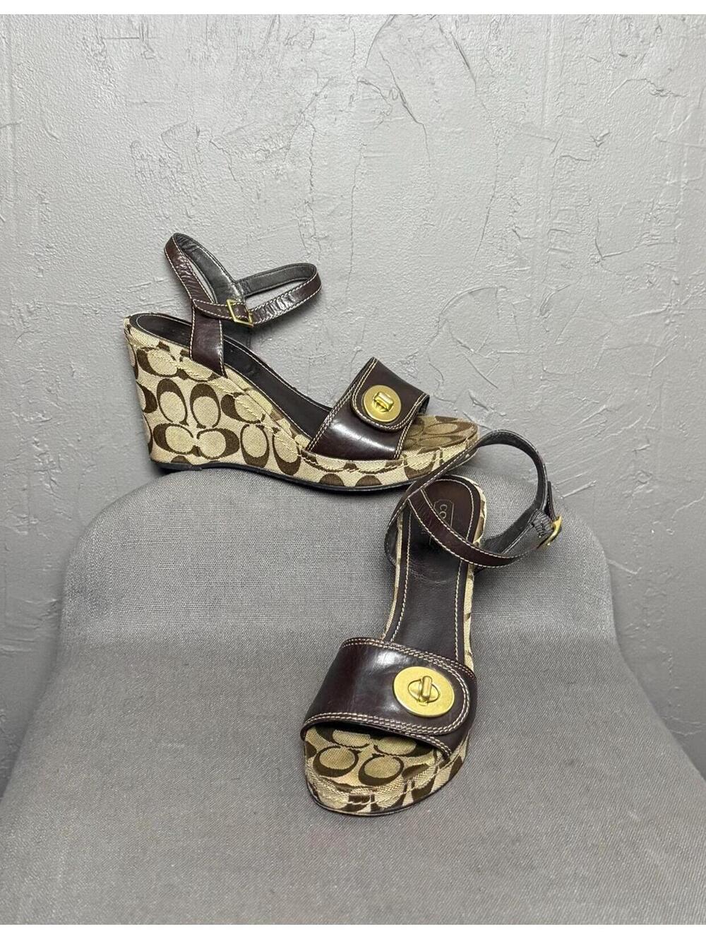 Y2K COACH Rana Turnlock Brown Logo Wedge Heel Sandal 9/10